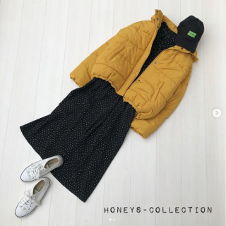 ボータイデザインのドット柄ワンピをイエローアウターでカジュアルにコーディネート 黒×イエローの色合わせがCute♡