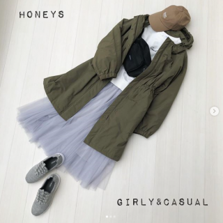 ロングミリタリー＆裏毛トップスのボーイッシュアイテムにガーリーなチュールスカートを合わせたMixスタイル♡ キャップやウエストBagなどスポーティなアイテムも取り入れて今年らしいコーディネートに トップスは後ろ身頃がレースアップのデザインになっているので後ろ姿も◎