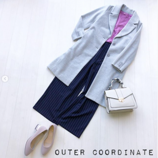 ダークトーンになりがちな冬コーデに目にも鮮やかなピンクを１点投入！ シンプルなアイテムのコーデだからこそ色浮きしない、大人なカラーリングコーデ。