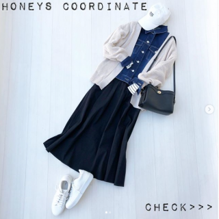 デニムシャツ風にも着られるサイズ感のGジャンにニットカーデを重ねて温かみを出したコーディネート。 思ったほどボリュームも出ないのでカジュアルなオーバーサイズのブルゾンなどのインに合わせてもOK。