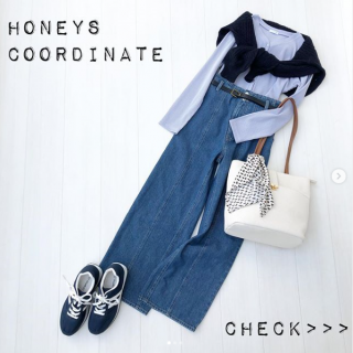 ブルー、インディゴ、ネイビーと寒色系でグラデーションコーデ。 カーデの肩掛けがコーデのアクセントになるテクニックとして注目⭐︎ざっくり編みがポイントのカーデはトップスとしても着回し自在。