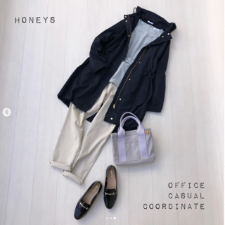 ベルト付きのブラウスはフレアスカートやテーパードパンツ合わせなどのオフィススタイルにオススメな1枚 チノボトムやミリタリーコートを合わせでカジュアルダウンして休日スタイルとしての着こなしも◎