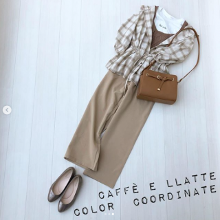 フード付き＆ウエストマークのデザインがかわいいブラウスをジャケット代わりにラテカラーでまとめたパンツスタイル。 なんといってもコーデのポイントはニットのビスチェ＆Tシャツのセットアイテム。 1枚持っていればレイヤードスタイルも、単品でニットビスチェを使ったトレンドコーデも叶う素敵アイテム。 是非チェックして！