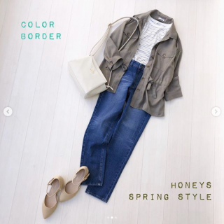 カラーボーダーのトップスにデニムを合わせた春コーデ とろみ素材のチュニックシャツをジャケット代わりに羽織るのが◎