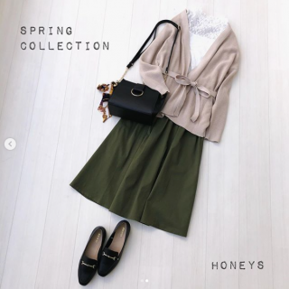 ベージュのカーディガンはどんなスタイリングにも使える優れもの サッシュベルトでウエストマーク出来るのでスタイルアップも狙えちゃう♡ レースのタンクトップに羽織って抜け感を出すのもオススメ