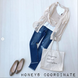 トレンドのシースルーシャツに、人気のビスチェアンサンブルの新作をコーディネート。 ビスチェはトレンドのアシンメトリーデザイン。シャツの上に合わせてもカワイイ着こなしになります。