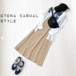 シースルーシャツが新しい羽織物として注目です。 Tシャツとジャンスカのシンプルなコーデにさらっと羽織って、他には上にベストを合わせたりするのもオススメ。