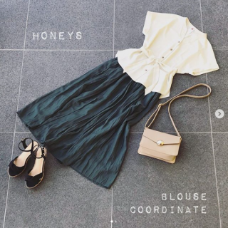 1枚でサマになるマオカラーブラウス♪ 共布リボンベルトでウエストマーク出来るのも◎ 落ち感のある素材なのでギャザースカート合わせもすっきりまとまってGood！