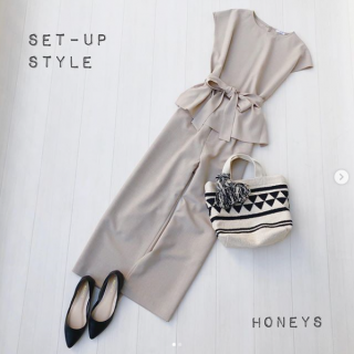 トップスとパンツが同素材、同色なのでセットアップで着られるオススメアイテム もちろん別々での着用もOKなのでいろいろな着こなしが出来ちゃいます♡