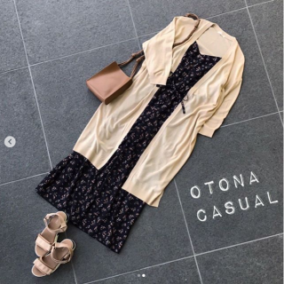 とろみ素材のオールインワンはゆるっとしたストレスフリーな着心地がおうち時間にもぴったり。 ちょっとそこまで出るときにはロングカーデがオススメ。トレンドの縦型ショルダーを合わせて♡