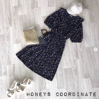 ビック衿がキュートなワンピースはガーリィなイメージはもちろん、スポーツサンダルやキャップ合わせでテイストミックスコーデにもピッタリなアイテム。合わせの小物次第で自分らしくアレンジ自在なのでぜひ挑戦してみて♡