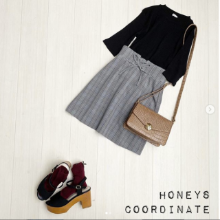 クロとグレンチェックでクラシカルなイメージのガーリィコーデに挑戦。 足元もソックスをプラスして夏コーデに差を付けて季節先取り！