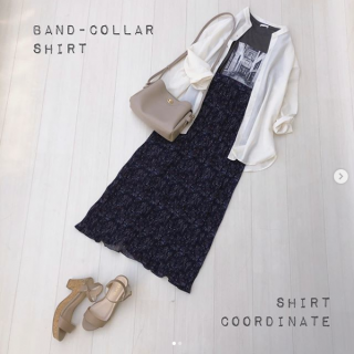 バンドカラーの長め丈ブラウスを使った大人カジュアルスタイル Tシャツ×ロングスカートに羽織るだけでいつもコーデが旬顔コーデに