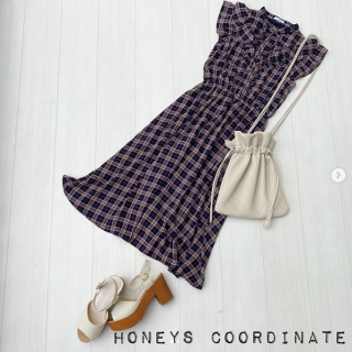 可愛くて楽ちんでついつい登場回数が多くなってしまう夏のワンピース♡ フリルがガーリーなワンピースは甘い印象だけにならない渋めカラー展開がポイント。