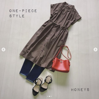 マオカラーのシャツワンピを使った着回しコーデ 前を開けずにワンピースとして着るもよし、前を開けて羽織として着るもよし 途中まで釦を開けてインナーを見せる着こなしなど着こなしのバリエーションが豊富で魅力的な1枚