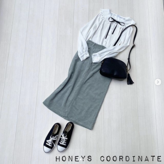 大きめ襟のアイテムが新鮮！存在感がある分合わせのアイテムはシンプルなものがベスト！