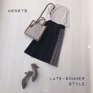 チェック柄のプリーツ切替がポイントのフレアスカートはカジュアルにもキレイめにも着られるのが◎ 晩夏は5分袖のTシャツ合わせ、秋は長袖のブラウスを合わせて季節に合わせてテイストを変えるのもGood