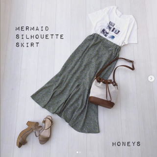 マーメイドシルエットのスカートを主役にした大人カジュアルスタイル ブラウスを合わせてきれいめスタイルにコーディネートするのもおすすめ