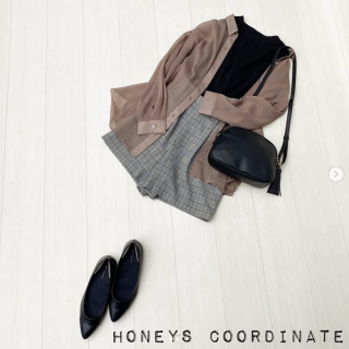 大人気♡シアーシャツコーデのご紹介！ ショートボトムはパンプス合わせで足元の抜け間を強調するとグッと大人っぽくキマる！