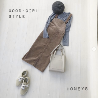 コーデュロイ素材のジャンスカは着るだけで秋らしさを演出できるアイテム ベレー帽とロンTを合わせたグッドガールなスタイリングに