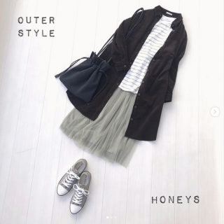 コーデュロイ素材のシャツワンピで着回しスタイル スカートコーデは前開きで羽織として着用 スキニー合わせのワンピスタイルはハイネックのトップスを合わせてレイヤードを楽しむコーディネートに