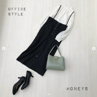 人気のジャンスカを使ったスイッチコーデ♡ 微光沢素材のトップスを合わせてキレイめスタイル＆パーカー+ショートブーツで大人カジュアルスタイル