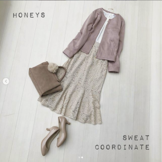 カラースエードのブルゾンを主役にした甘めスタイル♡ 長め丈のスカートを合わせることでガーリーになりすぎず大人のSweetスタイルに♡