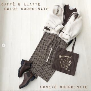 コーヒーブラウンを主役に、ホイップクリームみたいなふわふわのアウターを合わせたあったかコーデ。 ニットのインにはレースのインナーをちらりとのぞかせて、ガーリィさもプラス。