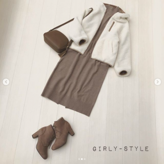 ボアのフードブルゾンはリバーシブルで着られて着回し力高めのうれしい1枚 ボア面を着る時はちょっとガーリーを意識したスタイリングに 裏面はシンプルに着られる素材なのでスニーカーをあわせたカジュアルスタイルにも◎