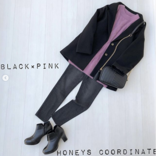 モノトーン人気と一緒に黒コーデにも注目な今年。 黒でまとめた中にも１色入れると華やか＆おしゃれ！ パンツもユーズドのブラックデニムで抜け感をプラス。