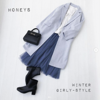 リクエストにお答えしてチュールスカートのサックスカラーを使用したコーデのご紹介♡ モノトーンカラーはいろんな色と相性が良いのでオフ・クロ・グレーを使ったコーディネート チェスターコートはゆったりサイズなのでかっちりしすぎない大人ガーリーな冬スタイルに