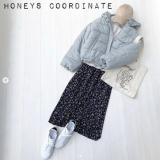 ペットボトルをリサイクルした素材を中綿に使用したエコダウンを使ったガーリィカジュアルスタイル。 ワンピースだけならクラシカルな印象だけどニットを重ねると着回しの幅が広かる！