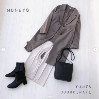 ケーブル柄のチュニック丈ニットで色違いコーデ モカ茶系カラーでまとめたスカート＆パンツスタイル 小物は黒をチョイスでコーディネートのアクセントに