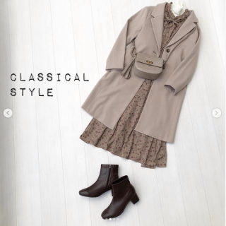 ワンピースのテイストチェンジ着回し ラテカラーコーデでクラシカルに着こなすときは白いタートルやブラウンの小物を使ってメリハリをつけるのがオススメ。 カジュアルに着回すならパーカー合わせ！コートからフードを出した男の子っぽいスタイリングもおしゃれ見え☆