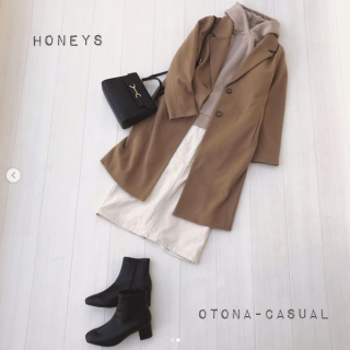 裏ボア使いのパーカーをナロースカート合わせで大人カジュアルスタイルにコーディネート