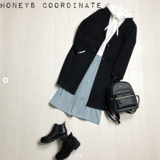 モノトーンコーデにくすみパステルをプラスして今年らしいカラーリングのコーデが完成！ スカート見えするボトムスはガウチョパンツ。カジュアルなパーカーにもキレイめニットにも合わせやすいアイテム。