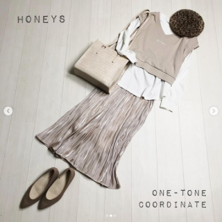 スウェットベストとロンTがセットになっているお得アイテム♡ そのままセットで着用するのはもちろん、インナーをバンドカラーのブラウスにチェンジしたボーイッシュなスタイリングもおすすめ！