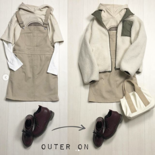 リリースのたびに大人気！ジャンスカの登場です！ パーカー合わせでやんちゃなイメージのコーデ。 色数は抑えてすっきりとさせたのがポイント。