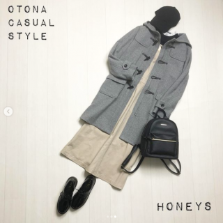 人気のジャンスカに新作が登場！ 長めの丈＆Aラインにさりげなく広がるシルエットで大人カジュアルに着こなせます。 レース付きのスエットやキャップで遊びを効かせた分、色使いはモノトーンでまとめてクールさをプラス。