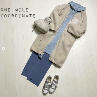 おうちコーデをワントーンコーデにすると、おしゃれ度がグーンとアップして気持ちも上がる！ ボアジャケットをさらりと羽織ればワンマイルコーデも大人かわいい仕上がり♡