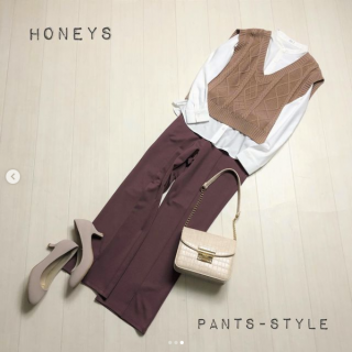 先日のpostで人気だったニットベスト+ロンTのセットアイテムを使って大人スタイルに着回し ニットベストのピンクに合わせてボトムもピンクを選んでワントーンコーデ 白のインナーをはさむことで少し違ったピンクでもきちんとまとまった見え方に