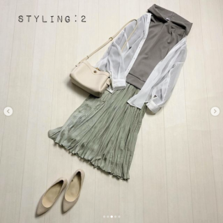 シアーシャツ+ロゴプリントTシャツのセットアイテム パーカー合わせの着こなしをご紹介 シアーシャツもTシャツも着回し力抜群なので1SETあるととっても便利♡