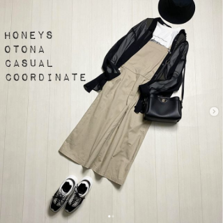 大人のためのジャンスカコーデ。 モノトーンでかっこよく、トレンドの透け素材でおしゃれなムードも演出！