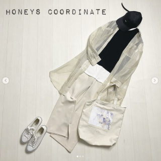 単品でも使い勝手のいいTシャツと、ベストのセット商品。 リブ使いのベストはシンプルな中にサイドのリボン使いがポイントになって可愛いアイテム。