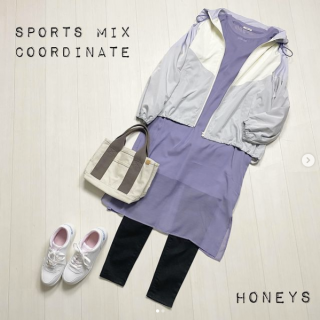 トレンドの透け感のあるワンピースを配色ブルゾンでスポーティにコーディネート。 クロスキニーですっきり、シンプルに合わせたのがポイント。 お家で過ごすにも、ちょっとそこまで出かけるのにもピッタリなスタイル。