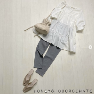 大人気のティアードチュニック。 背中のリボン使いと、切り替えてふんわり広がるシルエットがガーリィでかわいい。 ブラウスが主役になる分合わせのアイテムはシンプルでOK！ ゆるポニーなどで合わせたい雰囲気♡