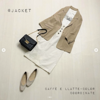 Tシャツ×ナロースカートにシャツワンピを羽織りとして合わせたワントーンコーデ シャツワンピはサイドにポケットが付いているので春アウターとしても重宝するデザイン 羽織りをテーラージャケットにチェンジするだけできちんと感がアップ！