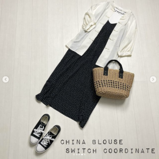 トレンドのチャイナシャツ着回し！ 前を閉じてトップスとして、オーバーサイズを活かしてチュニック風に、前開きで軽い羽織りものとして、夏は日差し避けに長く使えるアイテムです♡