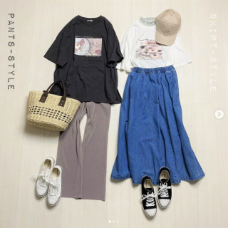 スイーツフォトのプリントがかわいいTシャツはイチゴケーキとクッキーの2パターンで展開 ゆったりサイズなのでそのまま1枚でパンツ合わせにも ハイネックのインナーを合わせてレイヤードスタイルを楽しむのもGood！