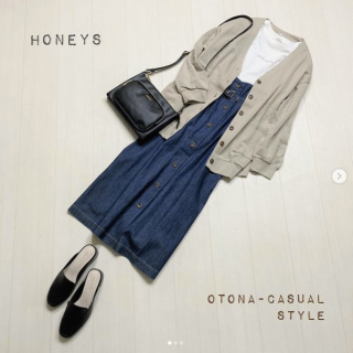 裏毛のカーデを使った大人カジュアルスタイル Vネックのカーディガンもサス付のデニムスカートを合わせることでカジュアルになりすぎないシンプルスタイルに